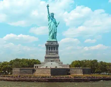 La Historia de la Estatua de la Libertad: Un Ícono de Libertad