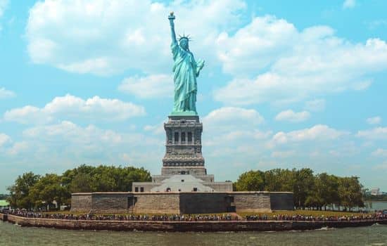 La Historia de la Estatua de la Libertad: Un Ícono de Libertad