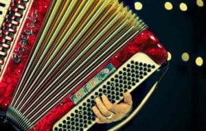 Su Próxima Serenata de Acordeón Empieza Aquí