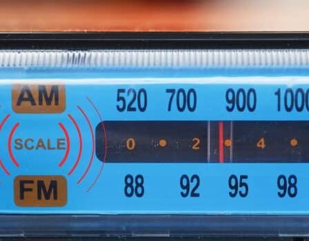 Descubre el mundo a través de radios AM y FM