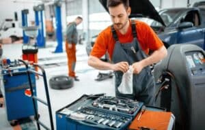 Explora el mundo de la mecánica con Car Mechanic Simulator