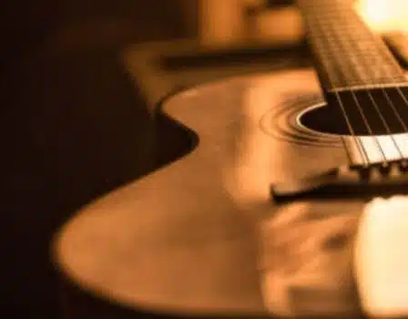 Domina la guitarra con Simple Guitar