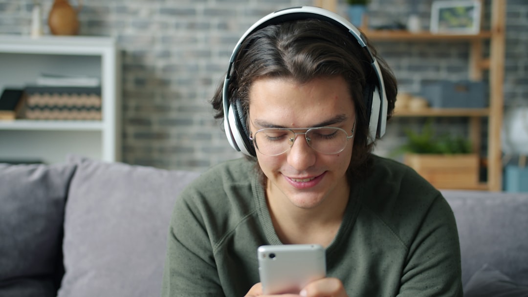 Mejora tus estados de WhatsApp con esta app de música